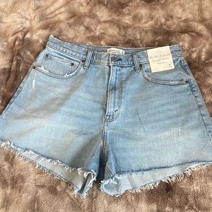 Abercrombie Curve Love 90s Relaxed Cutoff Short